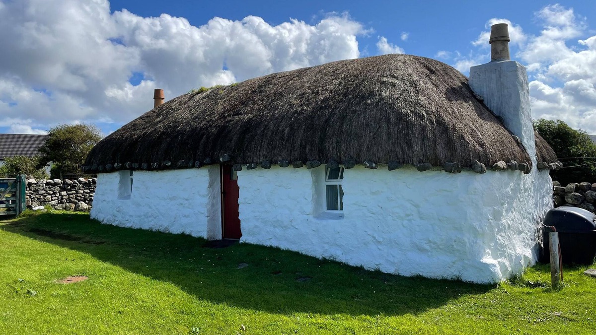 Bornesketaig Cottage | BEATON'S CROFT HOUSE - UIG SKYE, romantic, with open fire in Uig