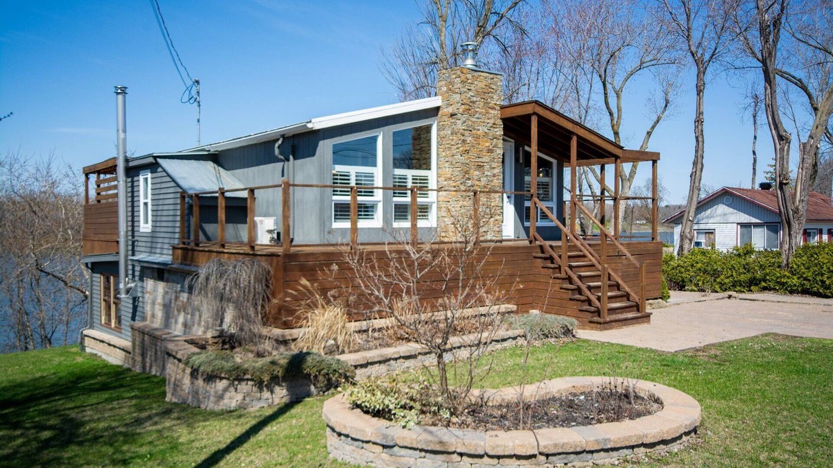 Saint-Ours Cottage | Beau chalet bord de l'eau pour se déposer