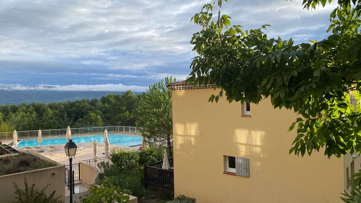 Pont Royal House | Beau Duplex Bien Équipé Avec Terrasse Dans Résidence Avec Piscine