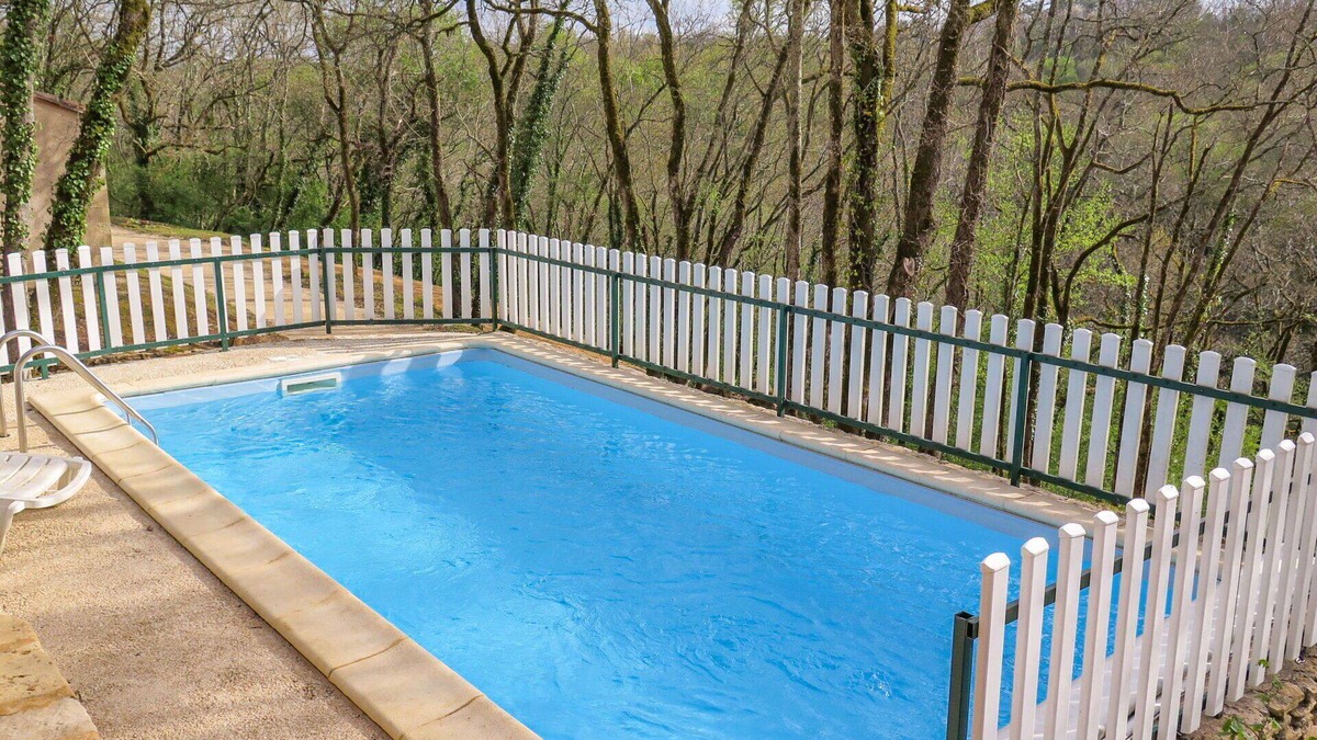 Blanquefort-sur-Briolance House | Beautiful private villa for 4 guests with private pool, WIFI, TV, terrace, pets allowed and park.