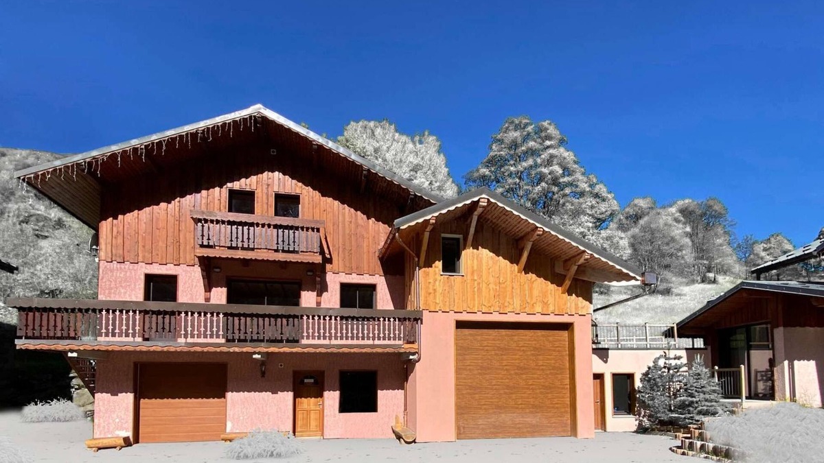 Le Bettaix Ski Chalet | Beautiful chalet Snow Star in the 3 Valleys