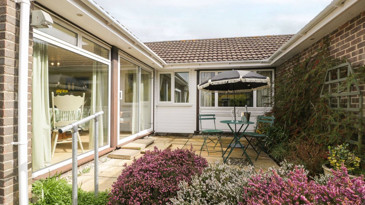 Cerne Abbas Cottage | BEAU HIDEAWAY, family friendly, with a garden in Cerne Abbas