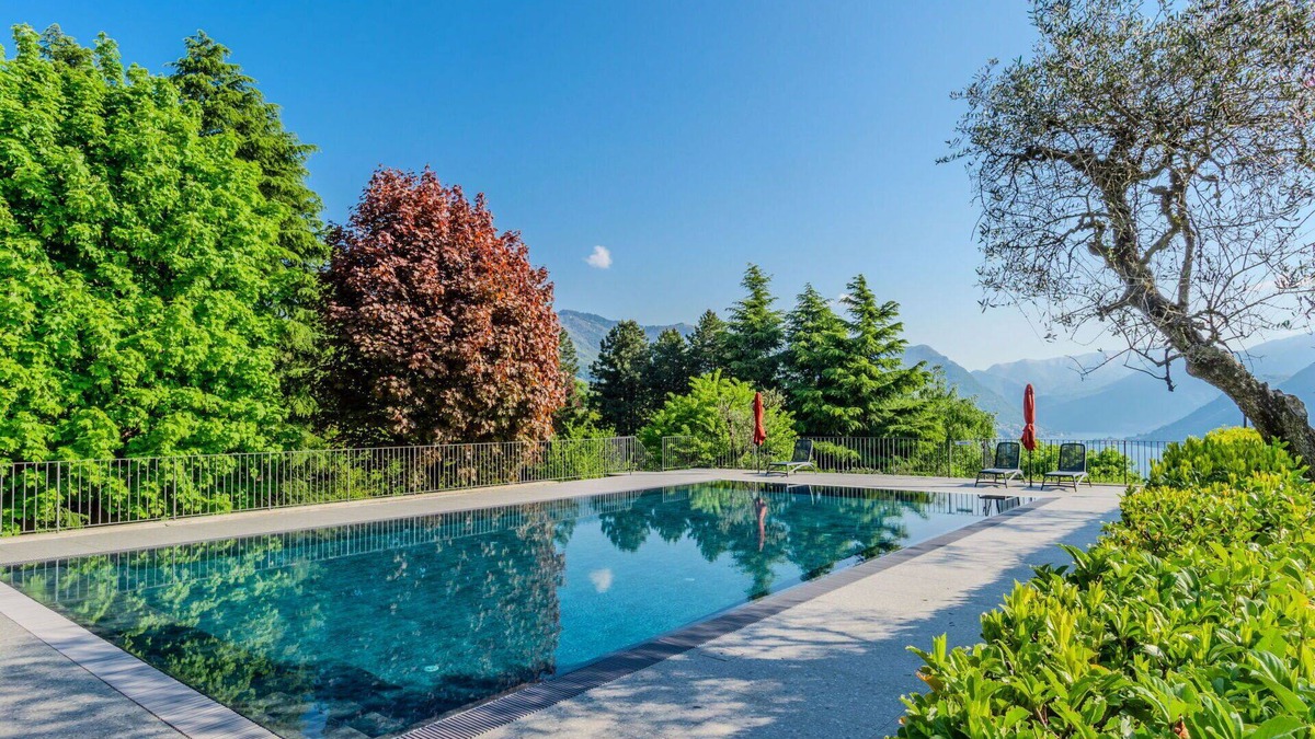 Como Apartment | Beautiful apartment for 4 guests with A/C, WIFI, pool, TV and patio