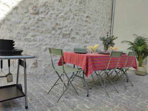 Chateaudun-Bannier House | Beau quartier et central, maison spacieuse avec cour, 3 chambres, 3 salles de bains à 10 min à pied de la gare