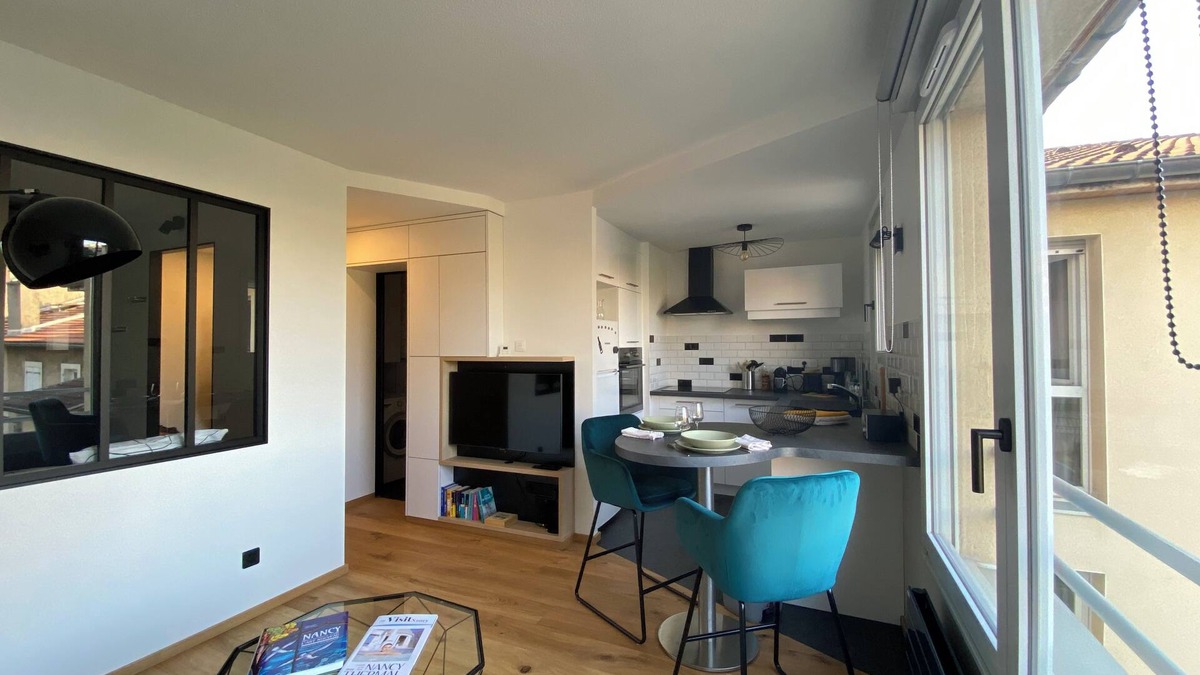 Poincare - Foch - Anatole France - Croix de Bourgogne Apartment | Beau Studio Cosy Proche des Thermes