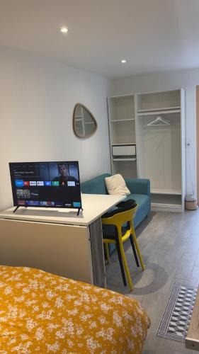 Elancourt Apartment | Beau studio