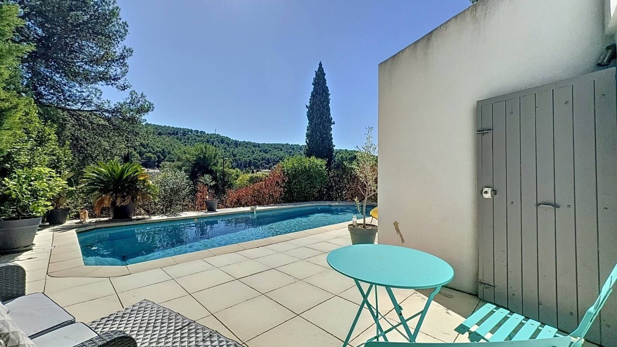Carnoux-en-Provence Apartment | Beau Studio Refait à Neuf à Proximité de Cassis
