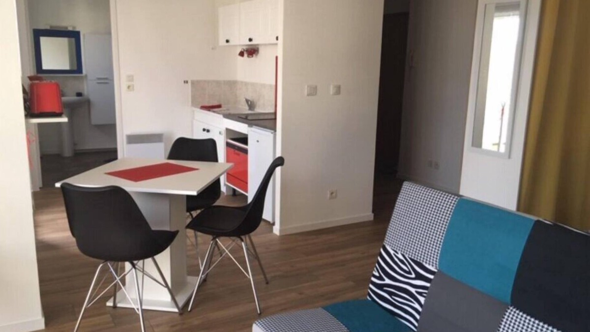 La Suze-sur-Sarthe Apartment | Beau Studio Meublé à La Suze. Idéal Étudiants et Déplacements Professionnels