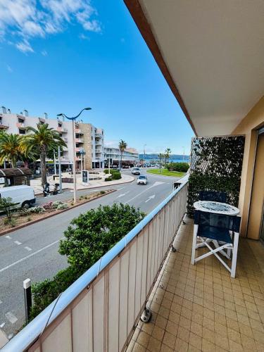 Cavaliere Apartment | Beau T2, aperçu mer et accès plage