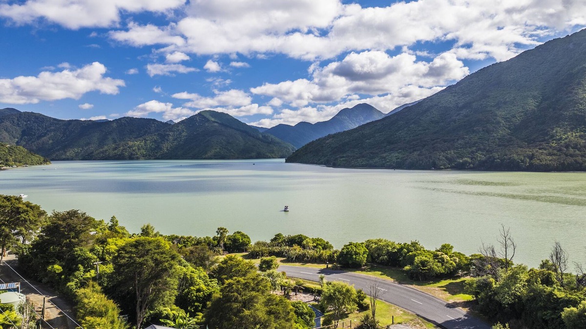 Havelock House | Beau Views - Marlborough Holiday Home