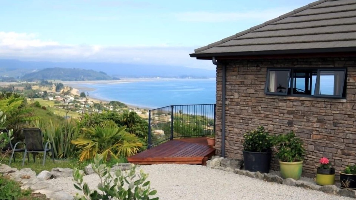 Pohara Apartment | Beau Vista Pohora - views to die for!