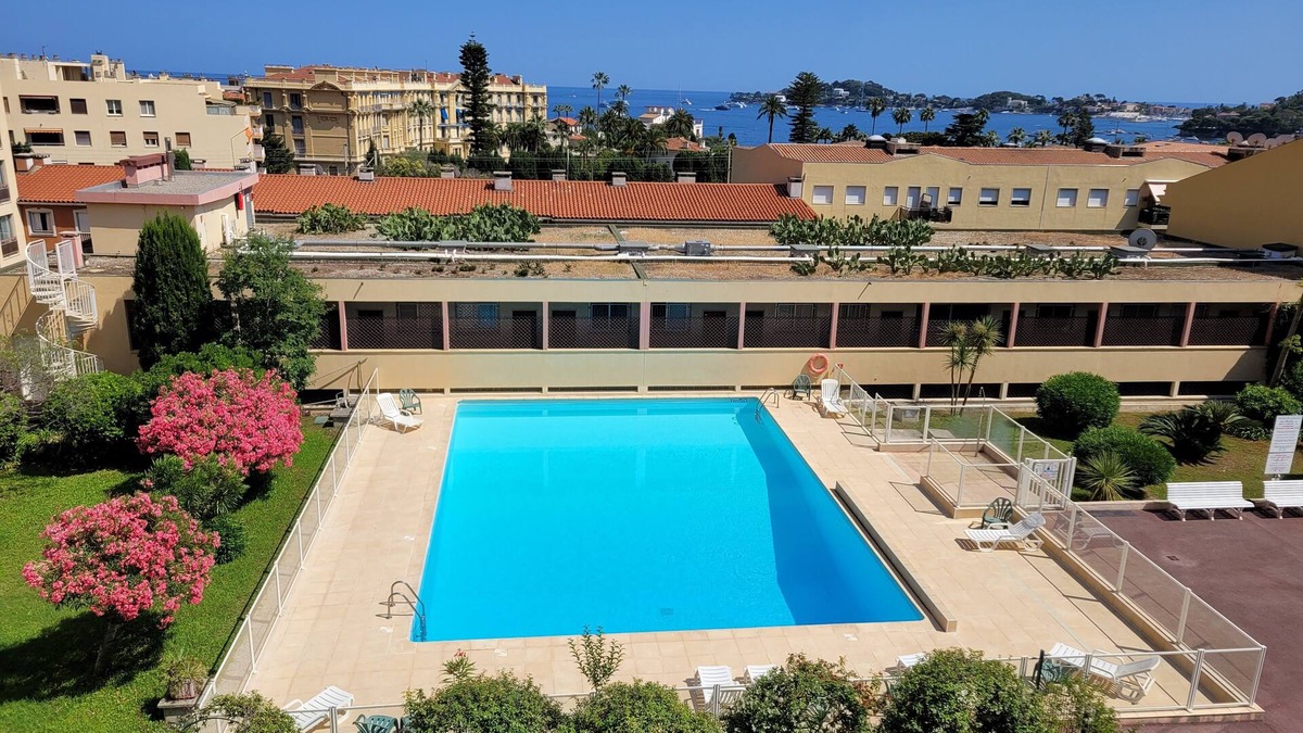 Beaulieu-sur-Mer Apartment | Beaulieu, 3 air conditioned rooms, terrace, sea view, swimming pool and parking
