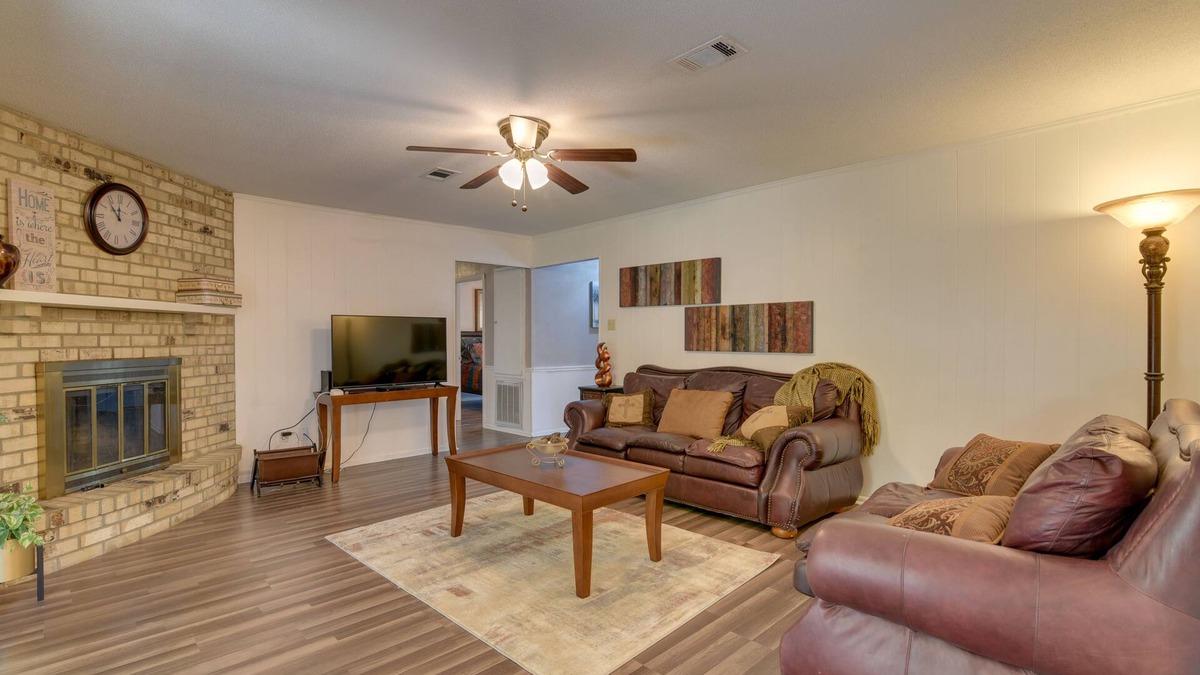 Beaumont House | Beaumont Rental Home ~ 2 Mi to Gulf Terrace Park!