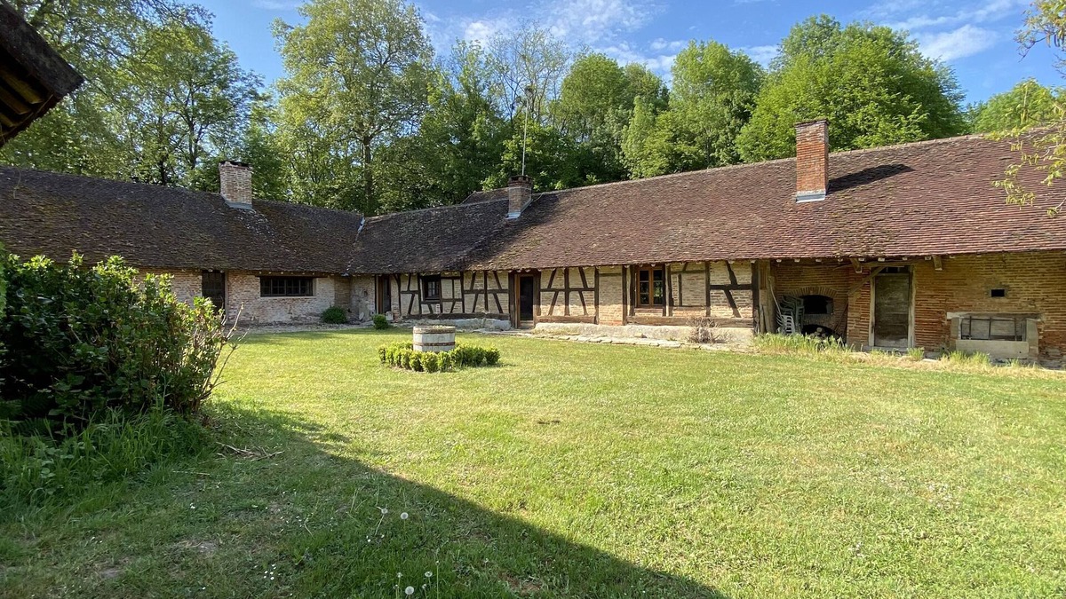 Beaurepaire-en-Bresse Villa | Beaurepaire Castle Farm