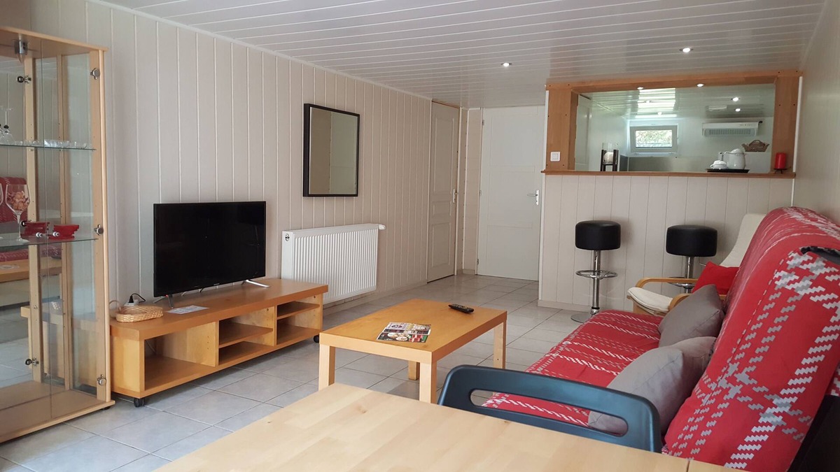 Saint-Germain-les-Corbeil Apartment | Beautiful studio 30 km from Paris in a suburban residence.