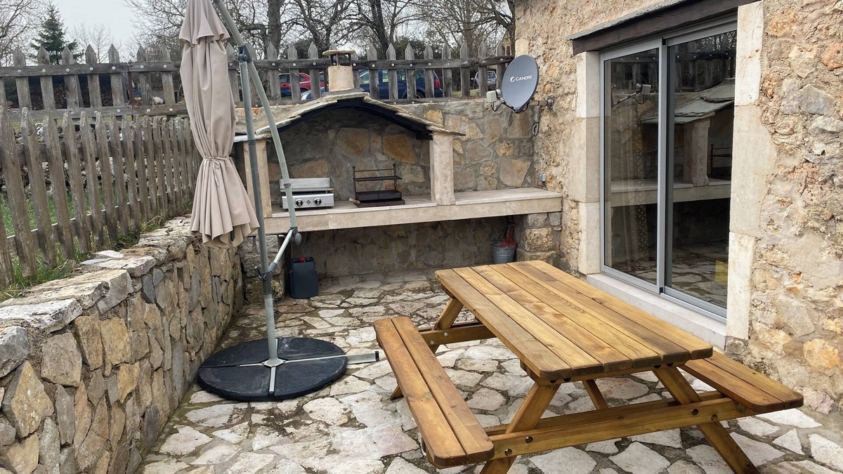 Saint-Pierre-des-Tripiers House | Beautiful Caussenarde house on the Causse Méjean Lozère