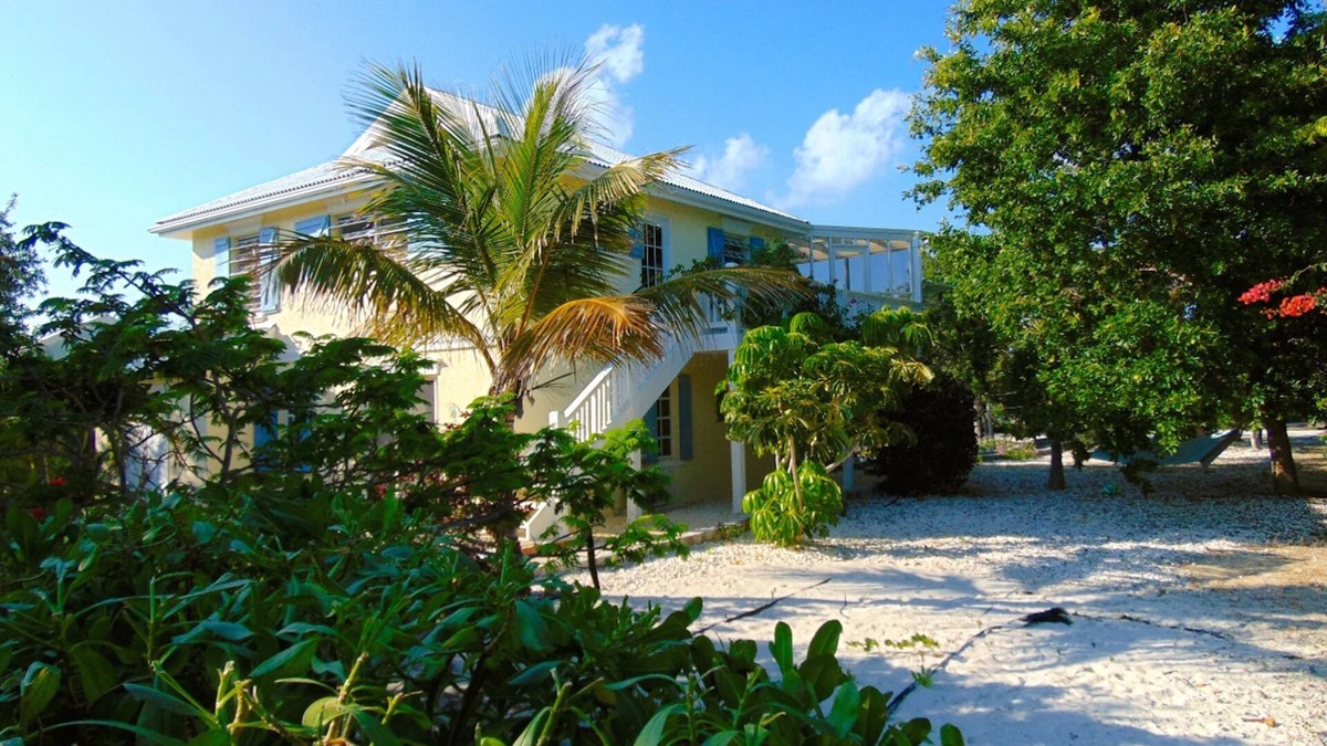 Discovery Bay House | Beautiful Waterfront Villa Dockside Patio Kayaks optional Jeep Suv Boat Seadoo