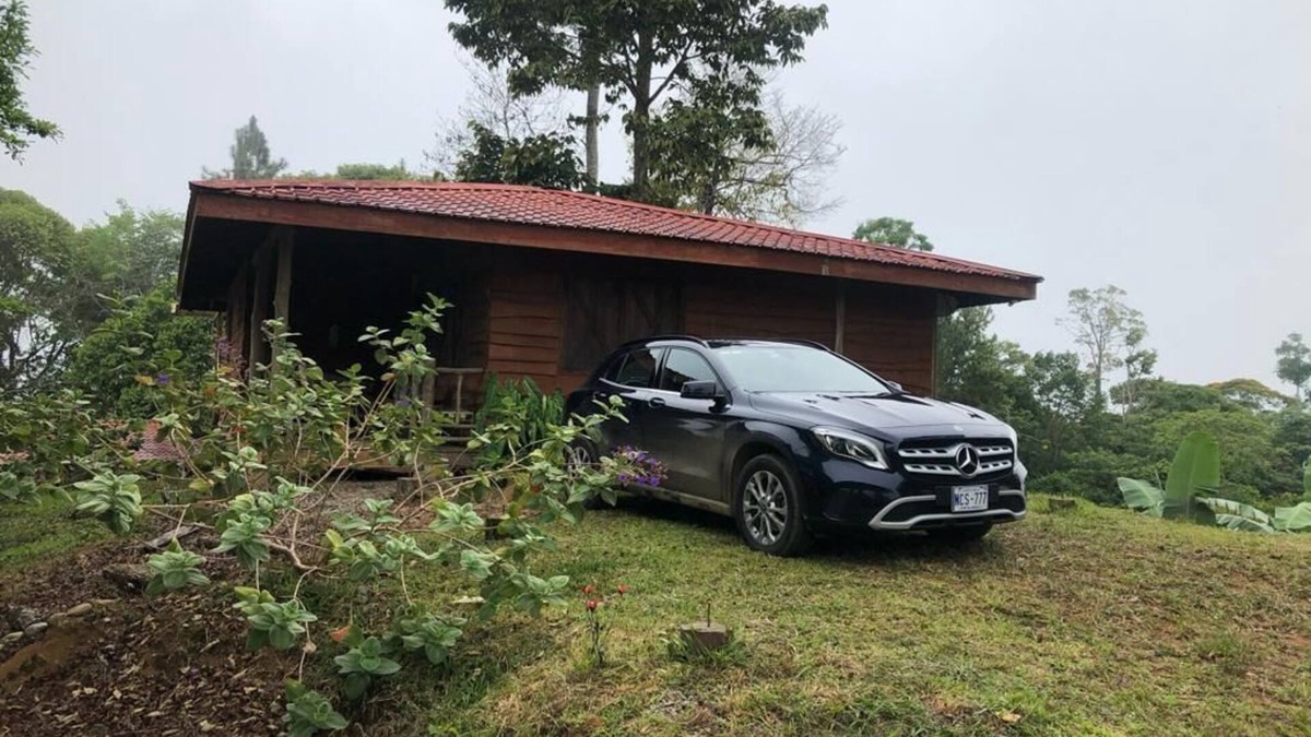 San Isidro de El General Cabin | Beautiful Log Cabin in Tinamaste with stunning views of waterfall and forest