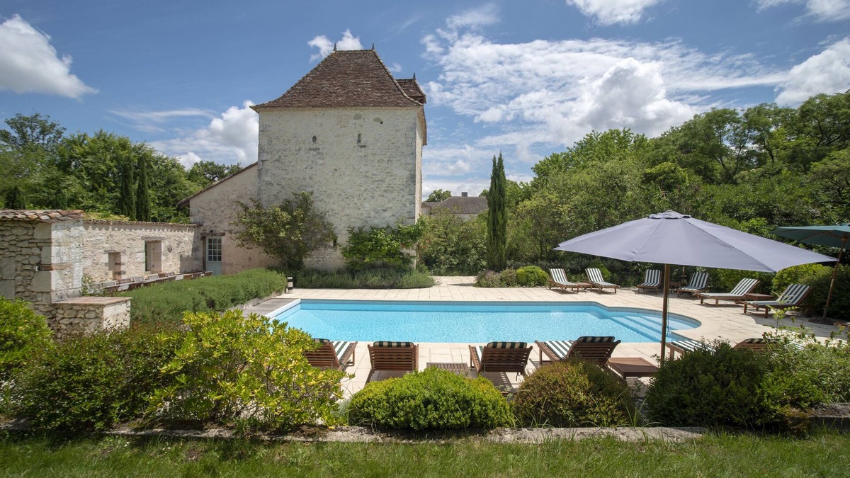 Saint-Aubin-de-Cadelech House | Beautiful guesthouse set in 100 acre estate with heated pool and tennis court