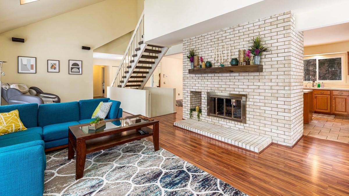 West Bloomfield House | Beautiful Home On Sprawling Property Sleeps 10!