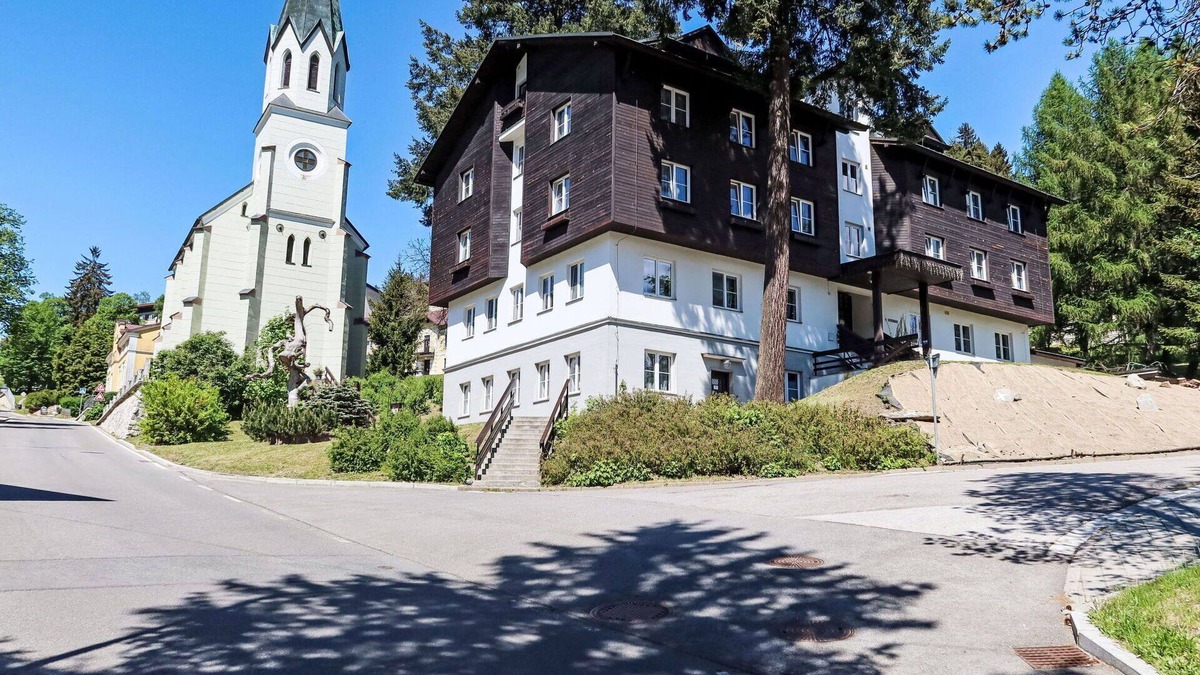Janske Lazne House | Beautiful private villa for 19 guests with WIFI, TV, terrace, pets allowed and parking