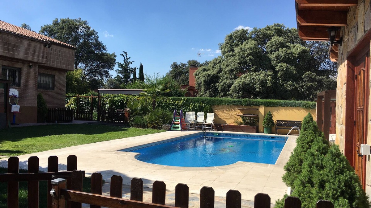 Villanueva de la Canada Apartment | BEAUTIFUL FULLY EQUIPPED BUNGALOW APARTMENT