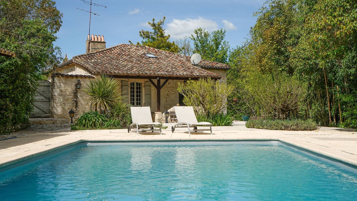 Montcuq House | Beautiful Old Bastide with private pool and heated Nordic bath, near Montcuq