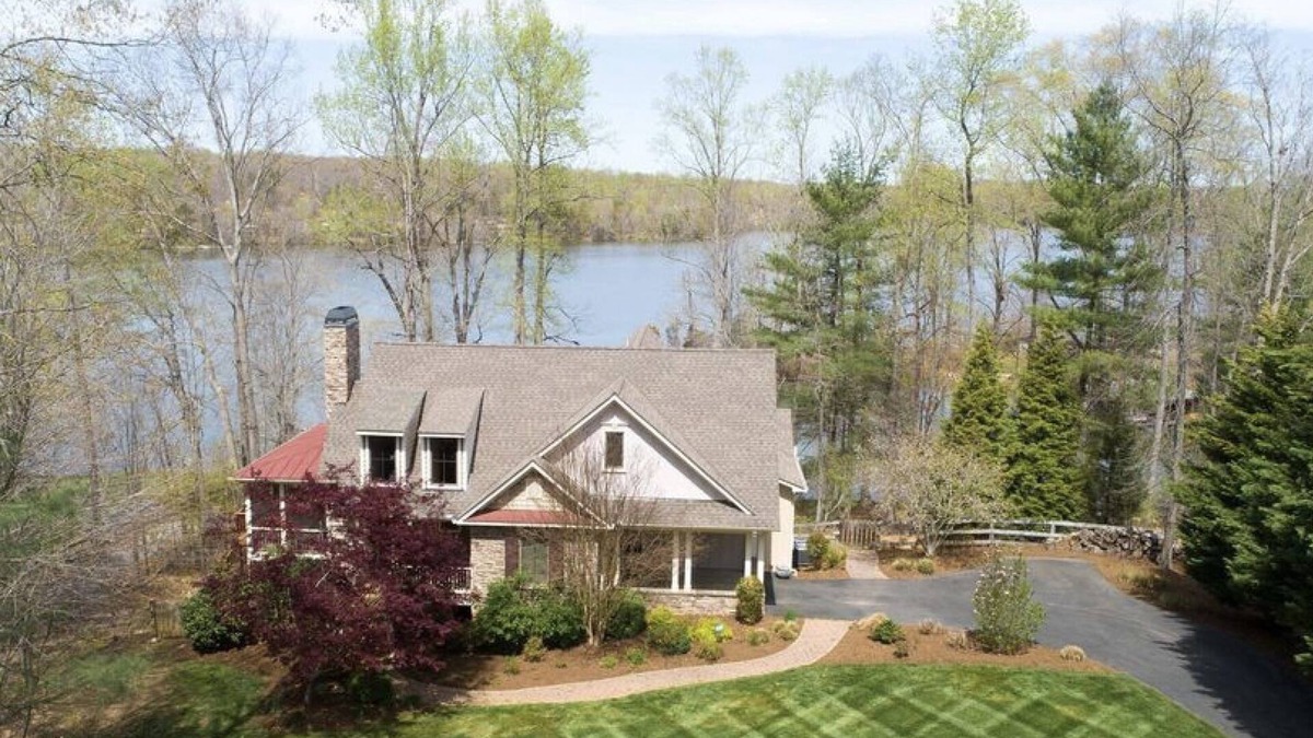 Livingston House | Beautiful waterfront lake house with private dock and State Park views