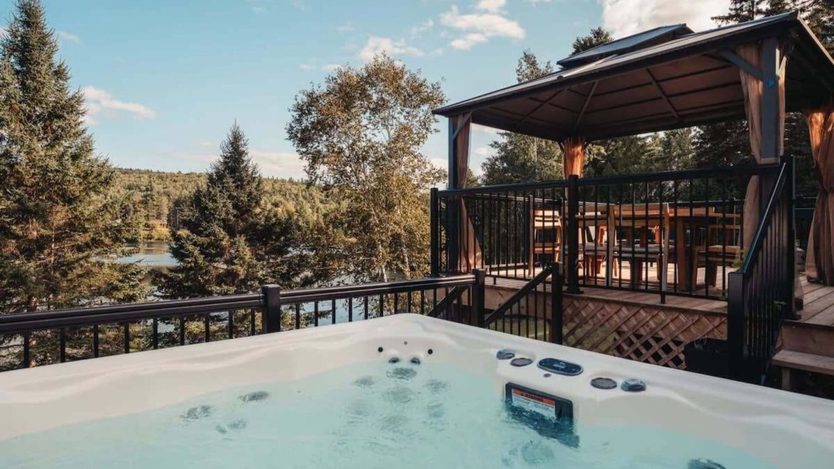 Mauricie Ski Chalet | Beautifull Lakefront with Spa.