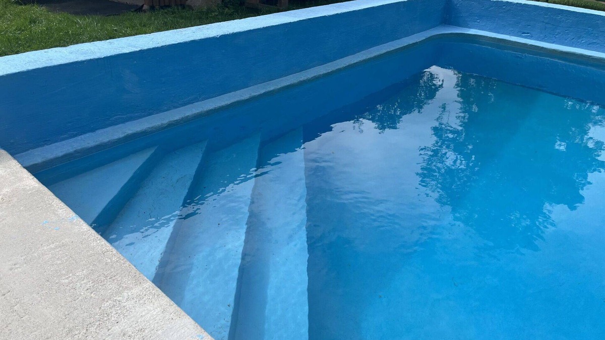 Kvasiny Villa | Beautiful private villa with hot tub, WIFI, private pool, TV, patio, pets allowed and parking