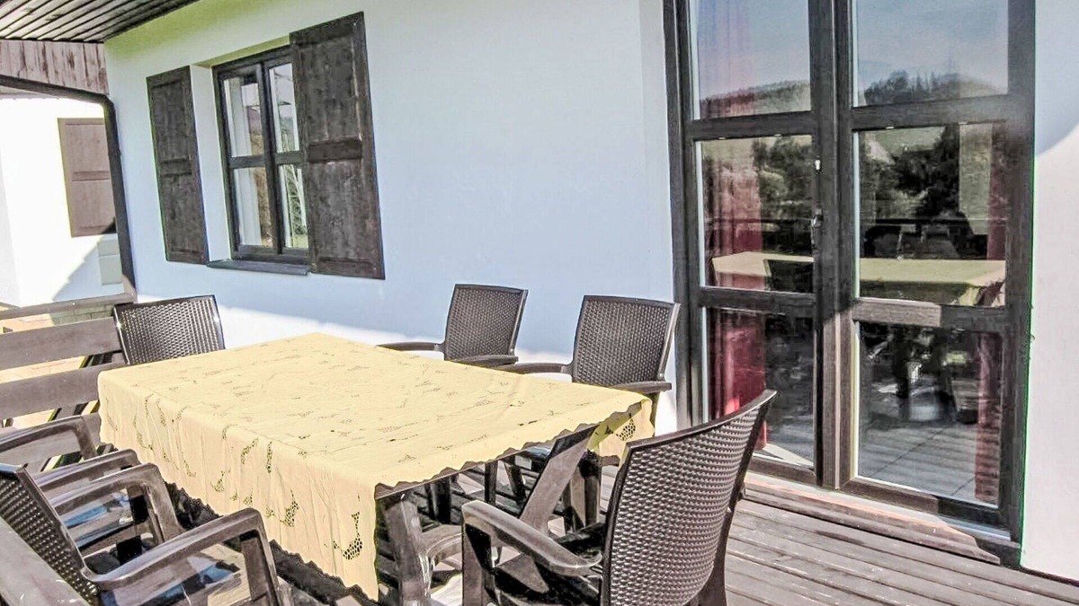 Starkov House | Beautiful private villa with pool, WIFI, TV, patio, pets allowed, panoramic view and parking