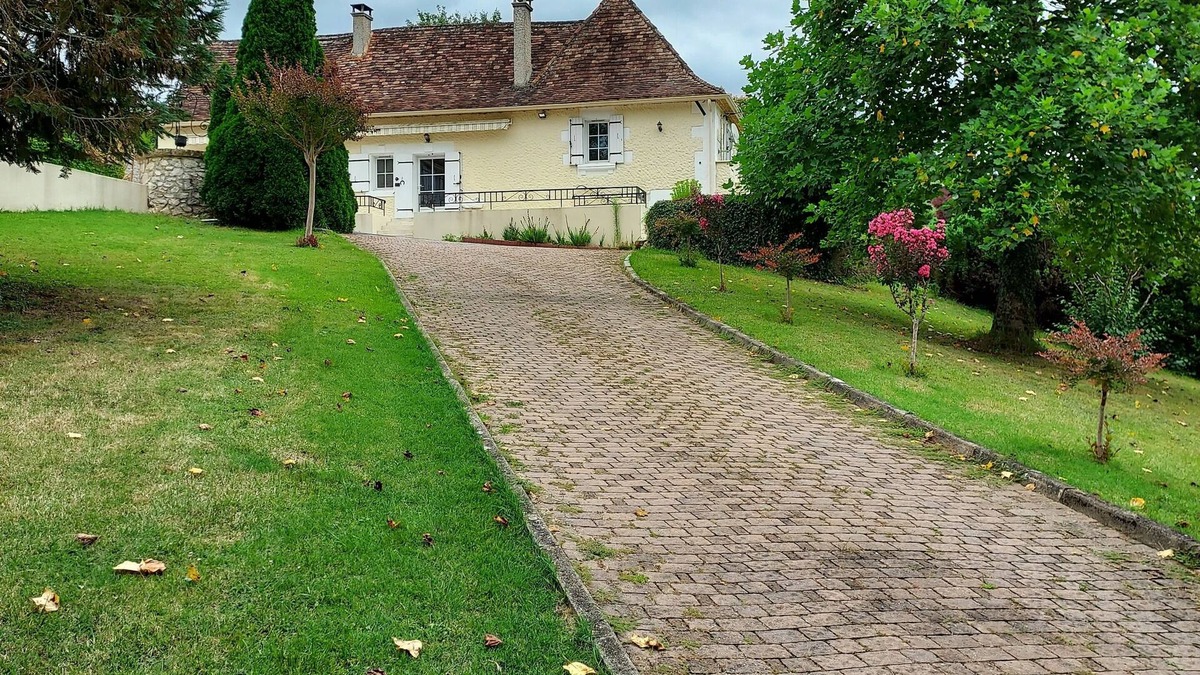 Maurens Villa | Beautiful Perigourdine near Bergerac, a breath of fresh air in the forest.