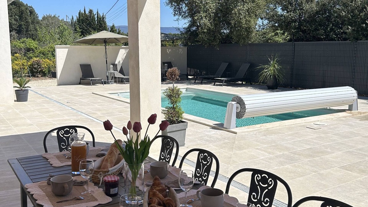 Croagnes Villa | Beautiful air-conditioned single-storey villa with private pool for 6 people