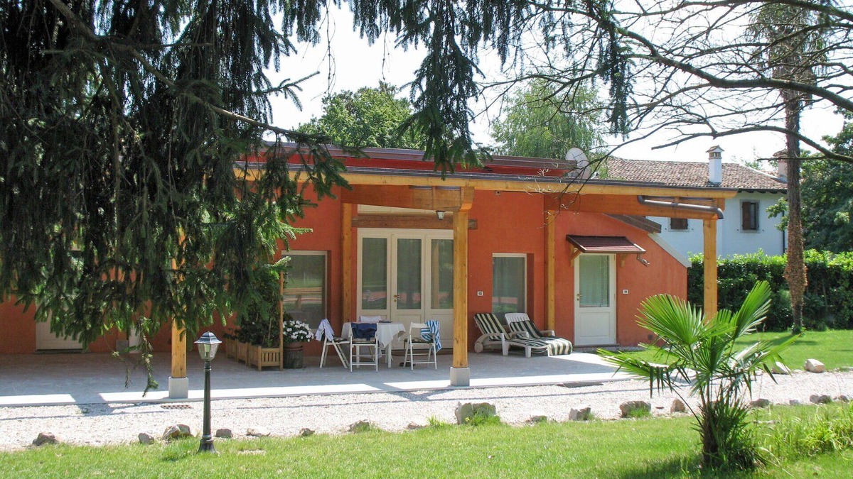 Strassoldo Apartment | Beautiful apartment for 4 people with WIFI, A/C, TV, terrace, pets allowed and parking