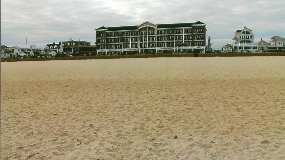 Hampton Condo | Beautiful 1 Bdrm Ocean Front Condominium located in the heart of Hampton Beach!