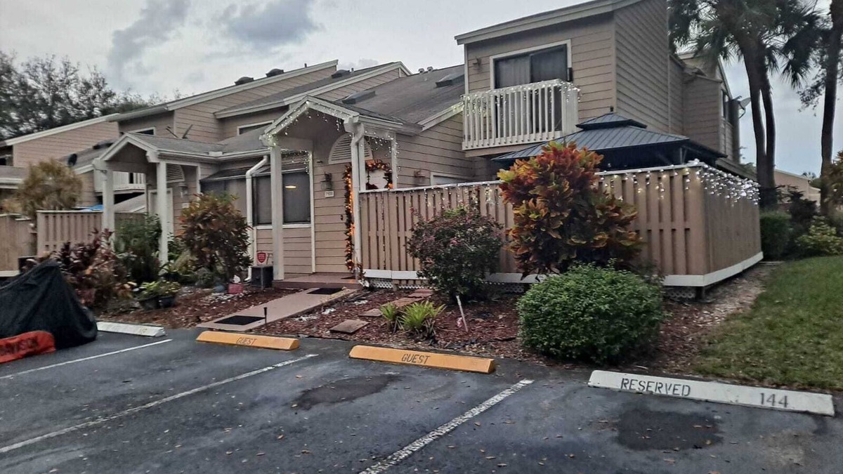 North Lauderdale House | Beautiful 1 bedroom in house over looking lake in a quiet community.
