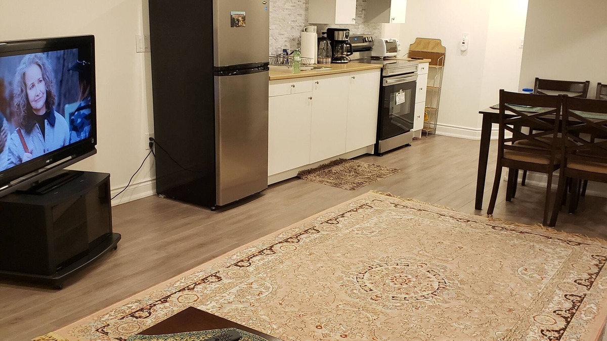 Richmond Hill Apartment | Beautiful 1 Bed+ Den Basement apartment in Richmond Hill