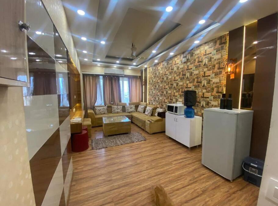 Indirapuram Apartment | Beautiful 1 Bed Room