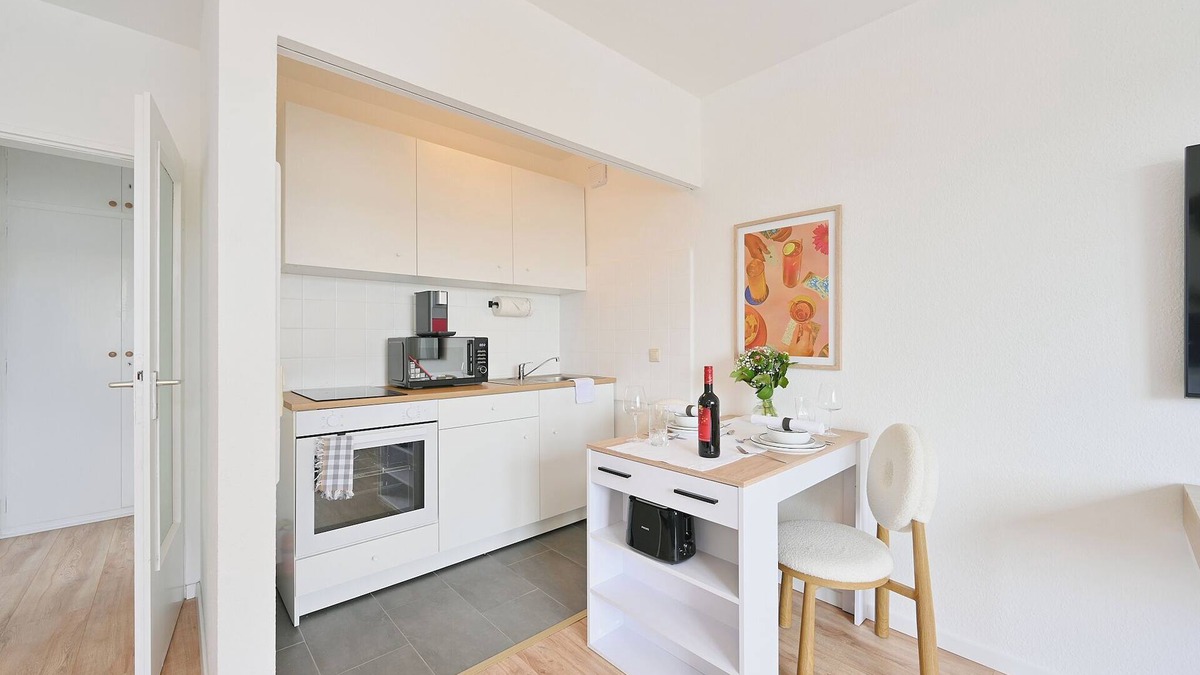 Grifflenberg Apartment | Beautiful 1-Bedroom apartment with fully Kitchen near University and Downtown