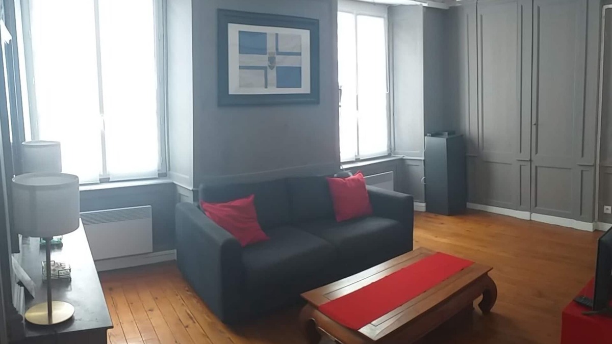 Granville Apartment | Beautiful 1 bedroom apartment in the historic district of Granville