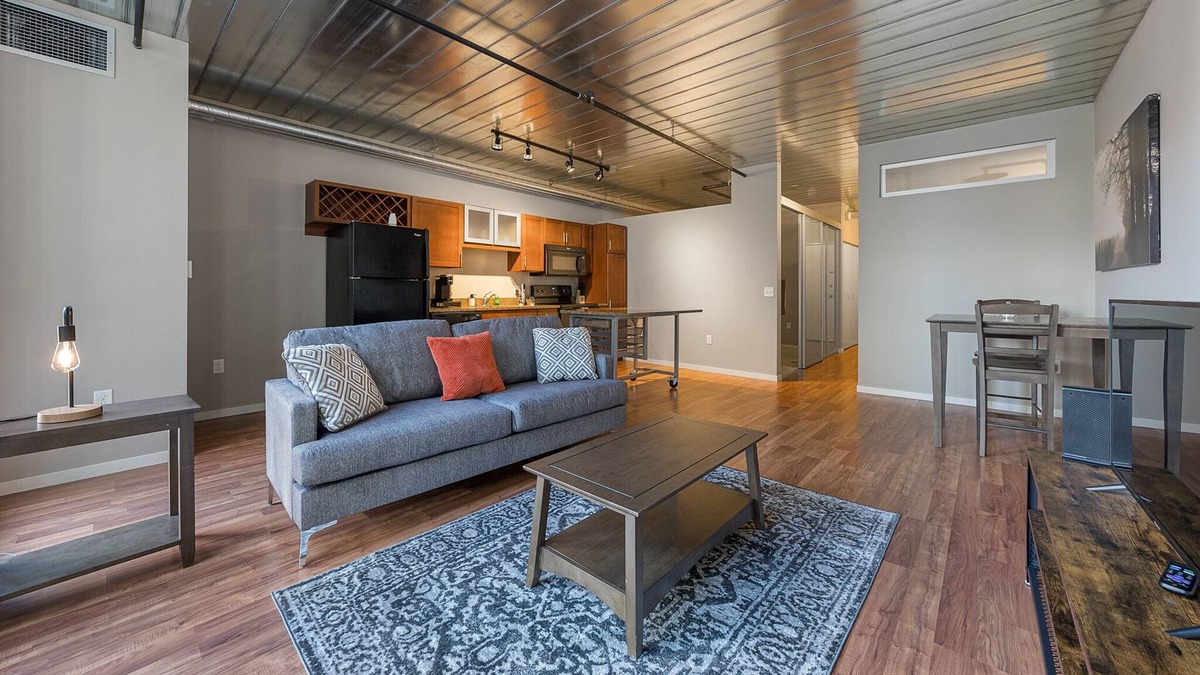 Old West Side Condo | Beautiful 1 Bedroom Condo with Amazing Amenities 329
