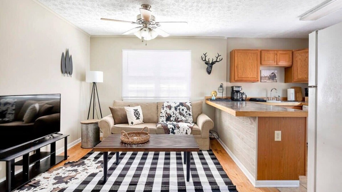 Italian Village Apartment | Beautiful 1 Bedroom Steps From The Short North
