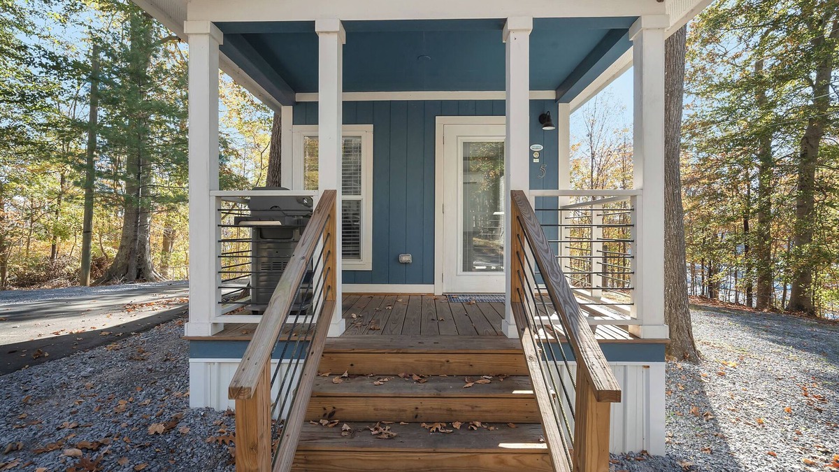 Jamestown Cabin | Beautiful 1-Bedroom Tiny Home 1/2 Mile from Marina and Boat Ramp #408!