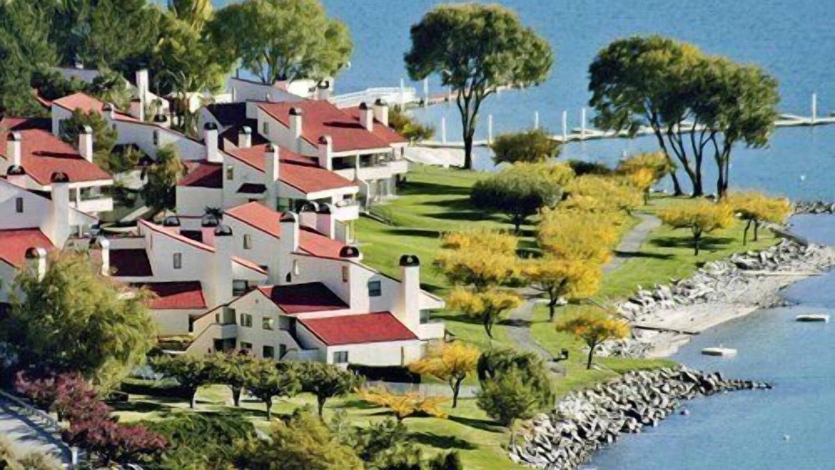 Chelan Apartment | Beautiful 1 bedroom unit at resort, sleeps 4