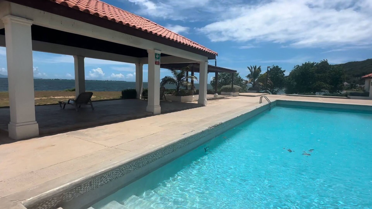 Portmore Villa | Beautiful 1-bedroom villa, kitchen, dining room, AC, WiFi, Pool, Beach access