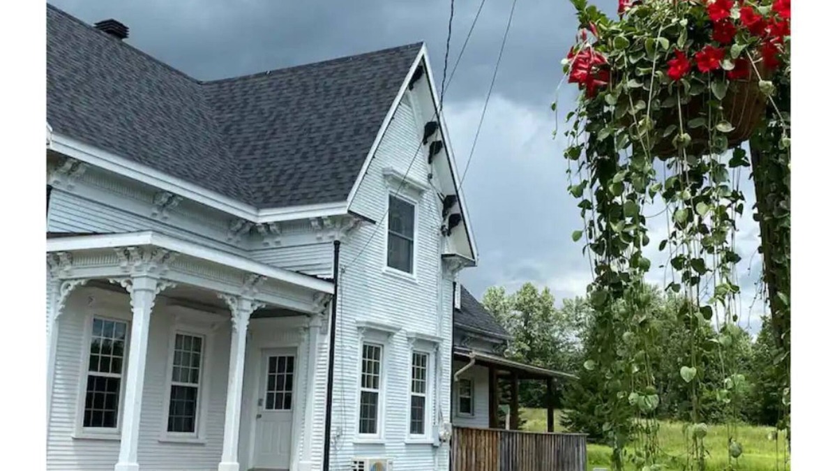 Stanstead Township Apartment | Beautiful 100 year old fully renovated A/C