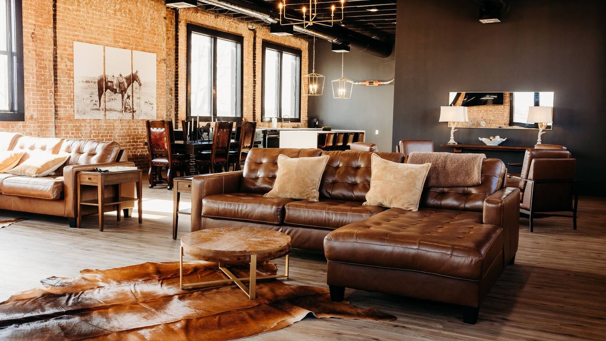 Crockett Apartment | Beautiful 100 year old building overlooking the square in downtown Crockett.
