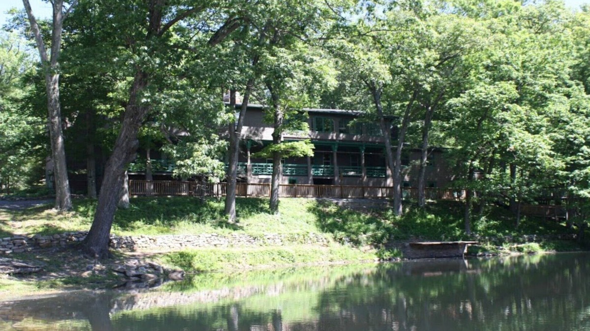 Hamburg Cabin | Beautiful 109 Acre Camp With Lodge Sleeping 53 ~ Ideal For Large Groups