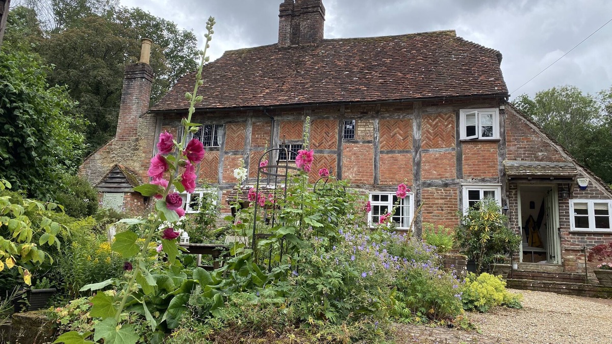 Petworth House | Beautiful 16th century house in national park 1 hr from London with small pool