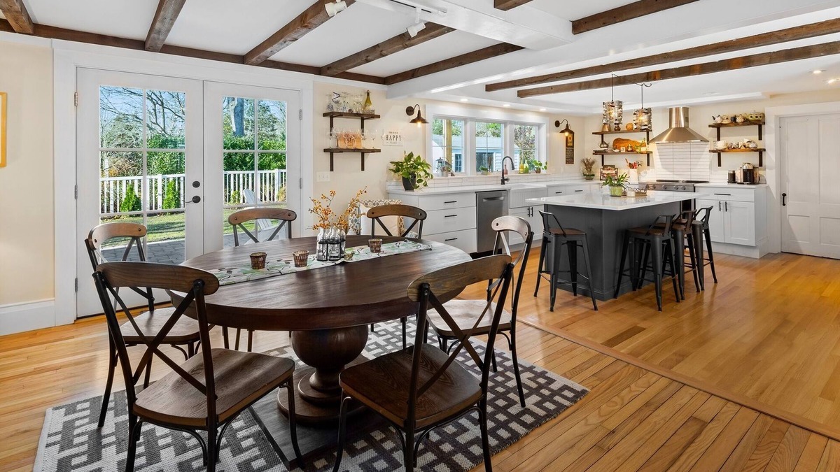 East Orleans Cabin | Beautiful 1770 historic home, 7 bedrooms all ensuite, hot tub, pets welcome